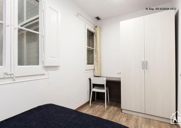 Stylish 3-bedroom Apartment with a Balcony in Poble Sec