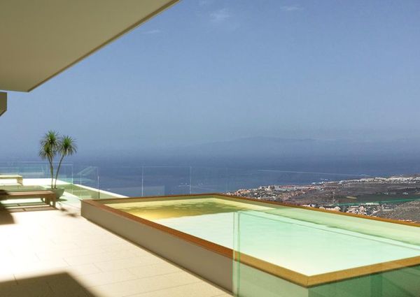 For rent - Spectacular brand new luxury modern Villa with panoramic sea views, 3 private pools and spacious sunny terraces