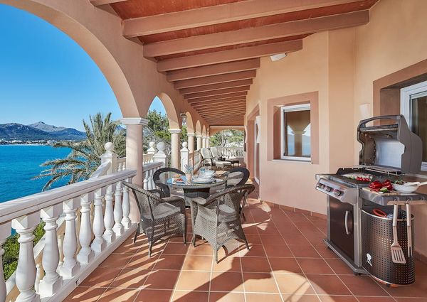 Frontline sea view Villa in Santa Ponsa to rent