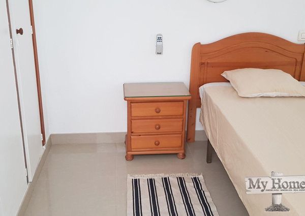 Two bedroom apartment with sea views in central quiet location