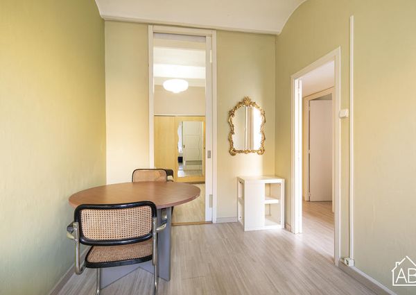 Chic Two-Bedroom Apartment in Artistic and Cosmpolitan Raval Quarter