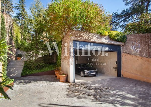 Romantic modernist style villa with swimming pool on a 725 m2 estate in Sarrià