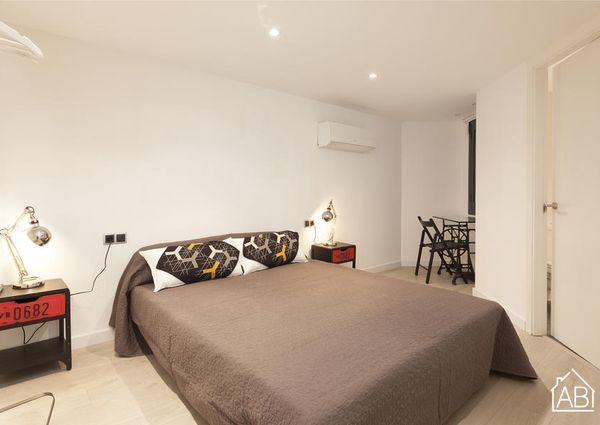 Spacious 2 bedroom apartment in the very centre of Barcelona