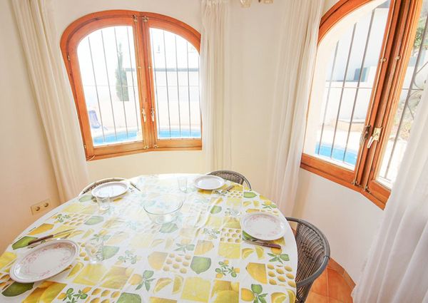 Se alquila para todo el año un estupendo chalet en Calpe