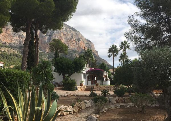 Se alquila chalet en Jávea