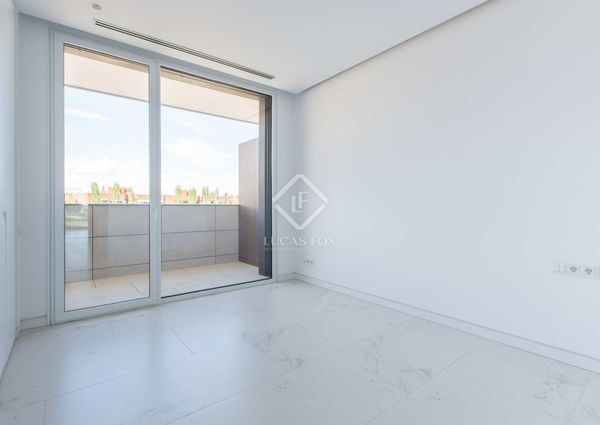 Stunning 4-bedroom luxury penthouse with 235 m² of terraces and private pool for rent in La Finca LGC3, Pozuelo Madrid