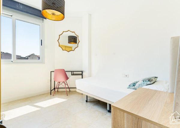 Gorgeous Three-Bedroom Apartment with Balcony in Poblenou District