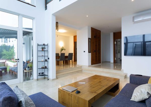 Luxury villa in Radazul Bajo – 0067-03526