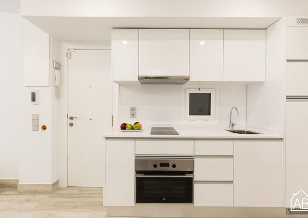 Stunning Two Bedroom Apartment Between Eixample And El Raval Neighbourhood