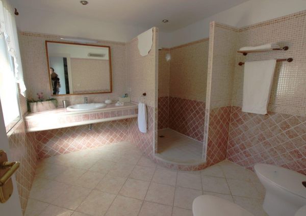 5 Bedrooms Villa in Albir