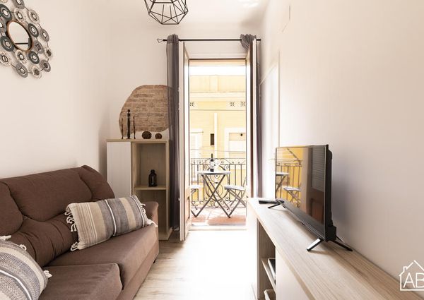 Newly renovated One-Bedroom Barceloneta Apartment with Balcony