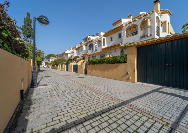 Town House for long term rent in Costabella, Marbella East