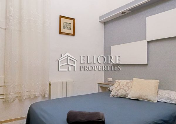 Habitacion en Alquiler en El Borne recién renovada con techos altos y balcón al lado de la Ciutadella