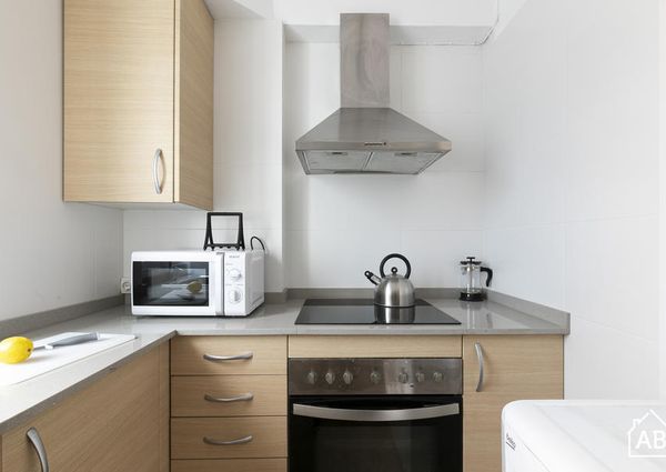 Cosy Three-Bedroom Barceloneta Apartment