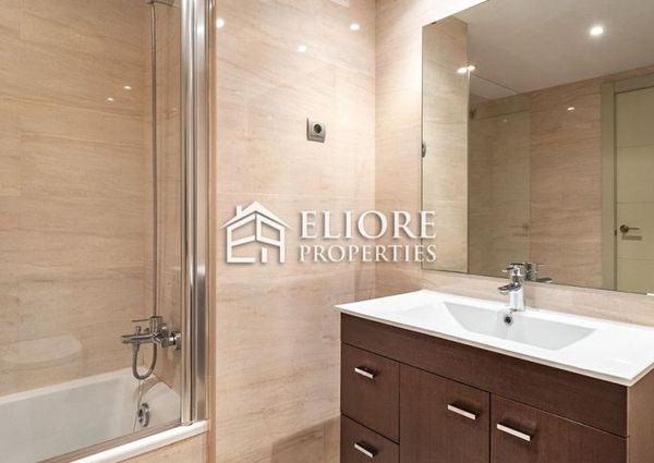 Sea front Apartment with swimming pool Barcelona Diagonal Mar 2 bed 2 baths