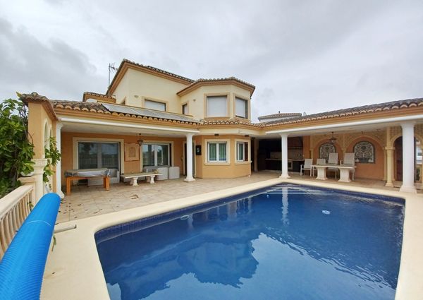 VILLA for rent in Moraira with 5 bedrooms