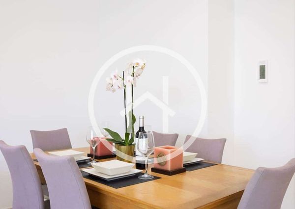 Spacious four-bedroom apartment with sea views in Radazul Bajo