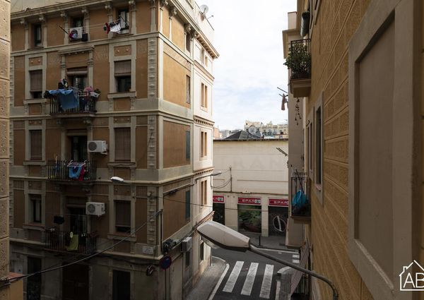 Lovely apartment, just one street from the Barcelona port