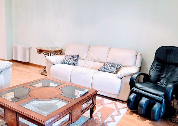 Classic apartment with a terrace for rent in the centre of Alicante