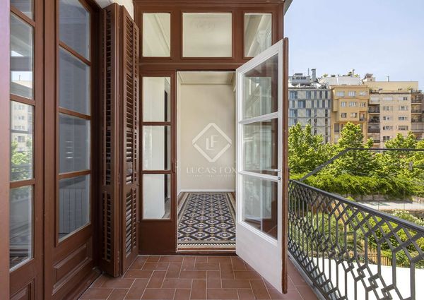 Renovated 2-bedroom apartment with a terrace for rent, Carrer Mallorca