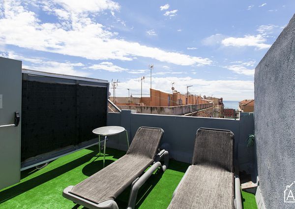 Cosy Barceloneta Beach Apartment with a Communal Terrace