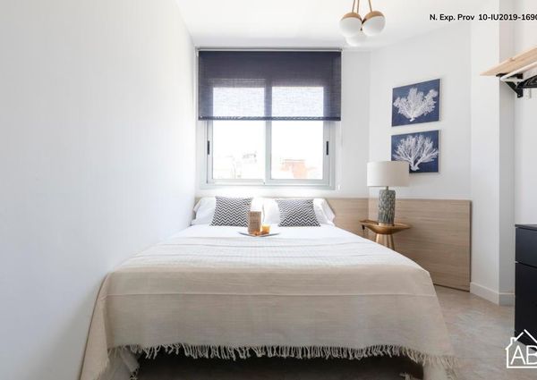 Stylish and Homely Two-Bedroom Apartment with Balcony in Poblenou Neighbourhood
