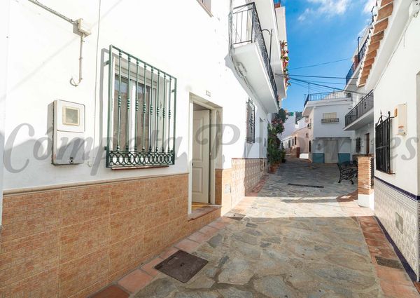 Townhouse in Sayalonga, Inland Andalucia at the foot of the mountains