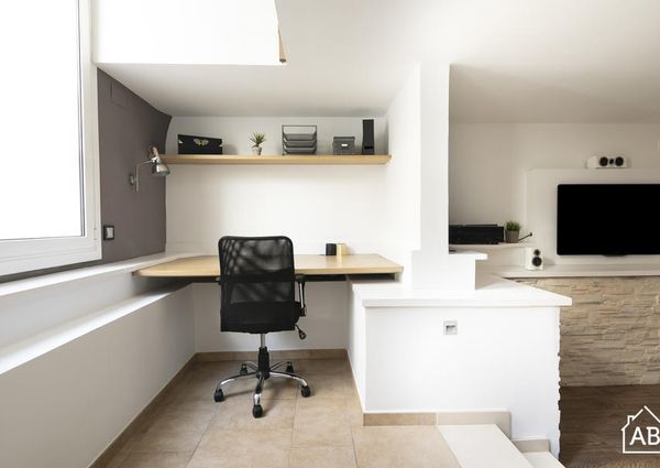 Beautiful Duplex Apartment for 2 with Private Terrace in Sant Martí