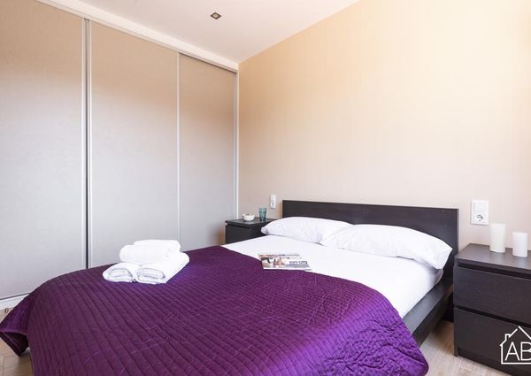 Bright and spacious 3-bedroom apartment near to Las Ramblas