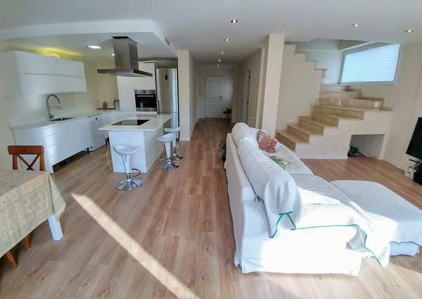 Se vende o alquila con opción a compra un fantástico Chalet Adosado de Lujo en el Rincón de Loix Benidorm
