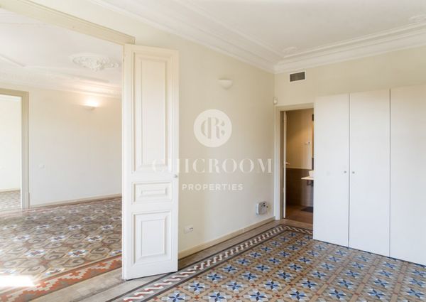 Long term unfurnished apartment for rent in Barcelona Eixample