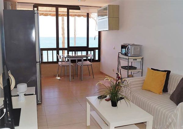 Apartment -studio on the seafront in Patalavaca