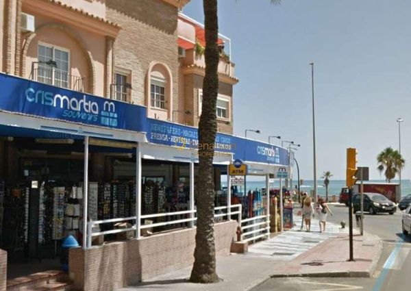 For rent from 1/11/2023-30/6/2024 APARTMENT IN 1ST LINE OF BEACH WITH SEA VIEWS IN BENALMÁDENA.-
