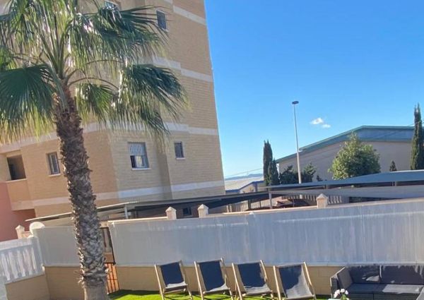 Ground floor apartment with large corner garden for rent in Torrevieja