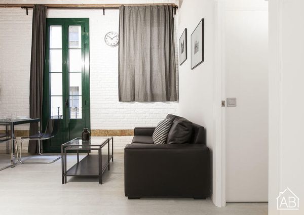 Stylish 2-bedroom Apartment in El Born
