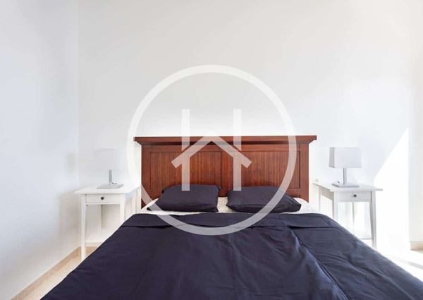 Spacious four-bedroom apartment with sea views in Radazul Bajo