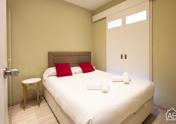 Chic Two-Bedroom Apartment in Artistic and Cosmpolitan Raval Quarter