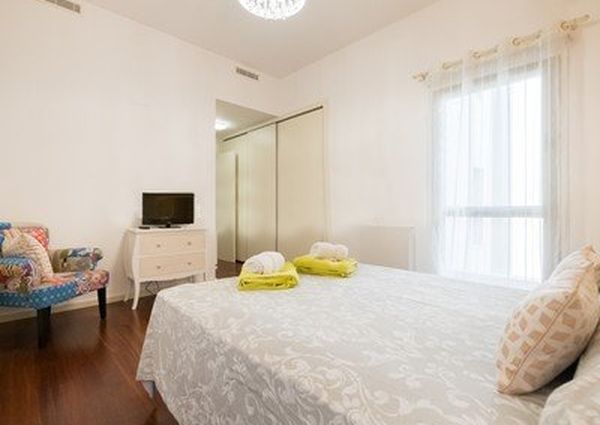 Luxury apartment with gym, sauna and pool right next to Portal del Angel