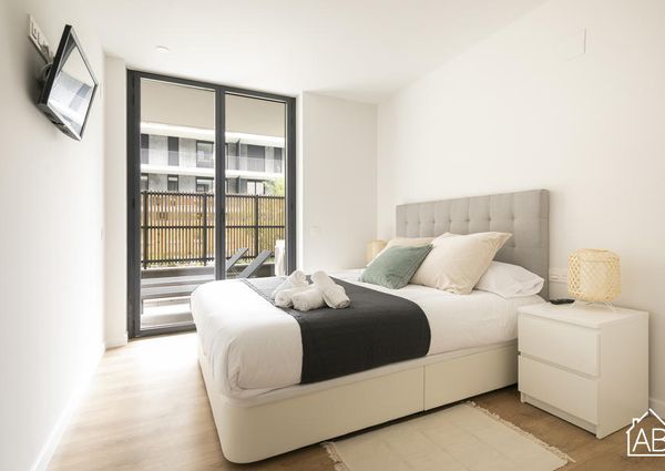2 Bedroom Apartment with Private Terrace and Communal Pool, besides Badalona Port