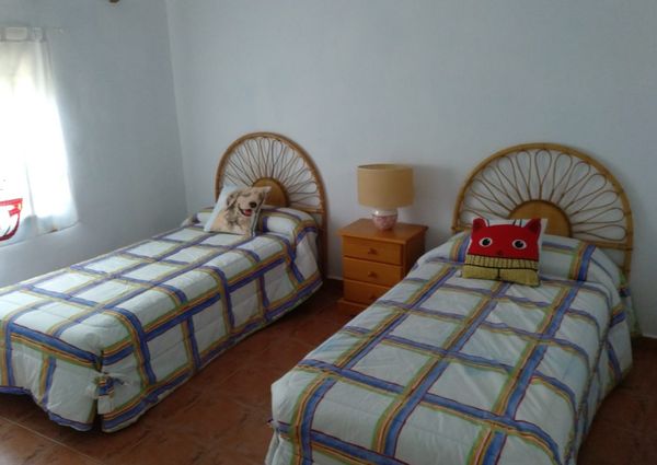 Se alquila para todo el año un estupendo chalet independiente en Teulada