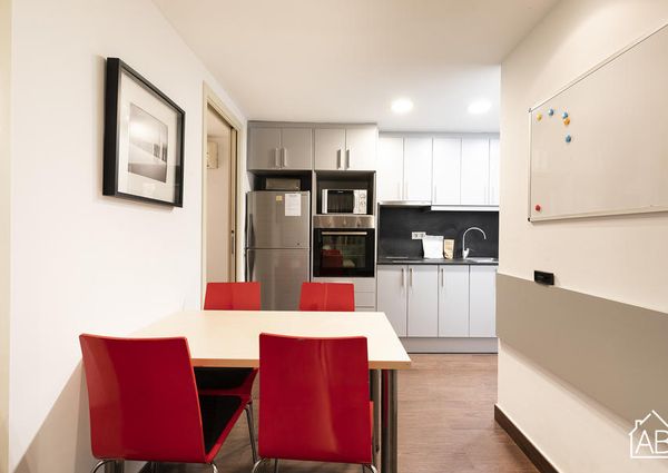 Modern 2-bedroom Apartment in El Born