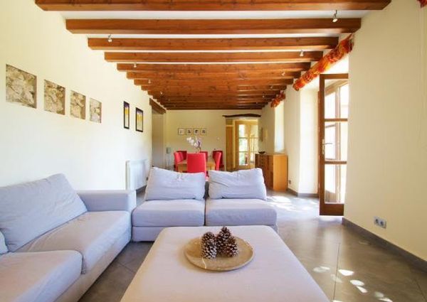 Beautiful finca with 4 bedrooms in Pollenca for rent