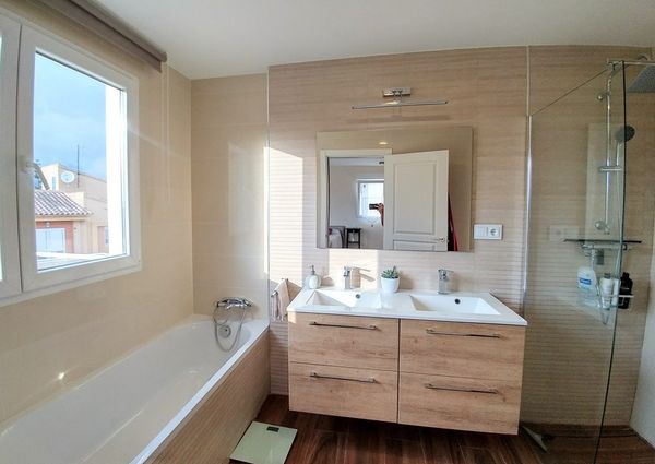 Se vende o alquila con opción a compra un fantástico Chalet Adosado de Lujo en el Rincón de Loix Benidorm