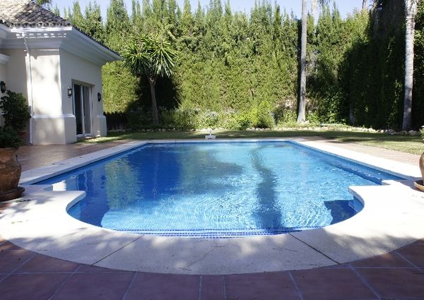 Villa for rent in Nueva Andalucía