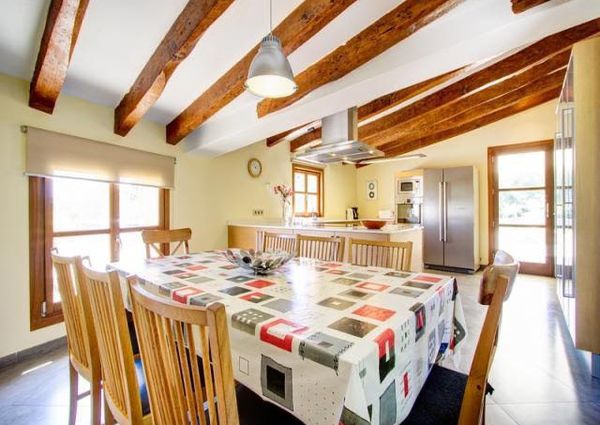 Beautiful finca with 4 bedrooms in Pollenca for rent