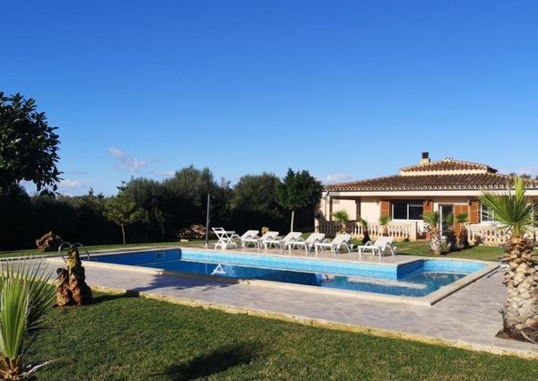 Charming Finca with tennis court in Campos to rent