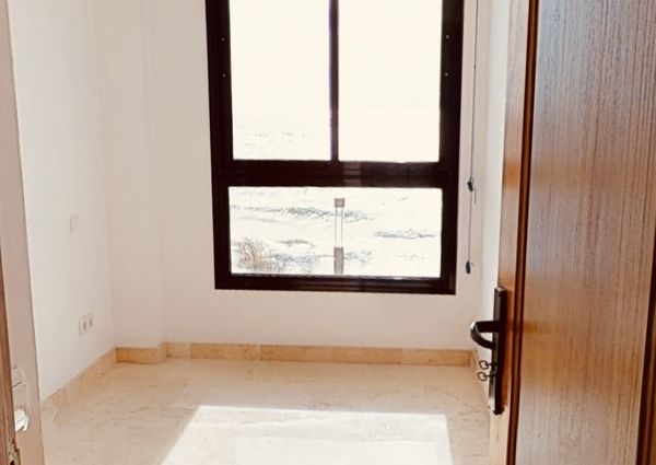 Frontline Apartment for rent by the coast in Palma de Mallorca.