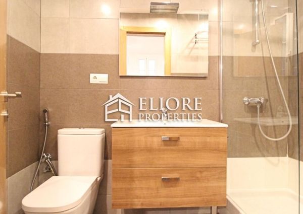 Renovated apartment right next to Plaça de Sant Jaume!