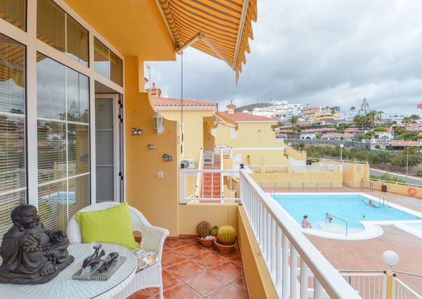 Apartment with partial sea views, in Loma Dos