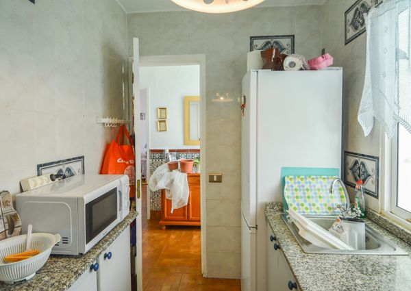 Apartment with terrace, garden and sea views, in Los Caideros